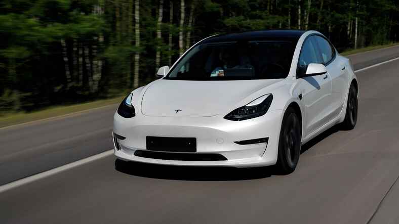 Tesla Paint Correction Services in Niagara Falls​